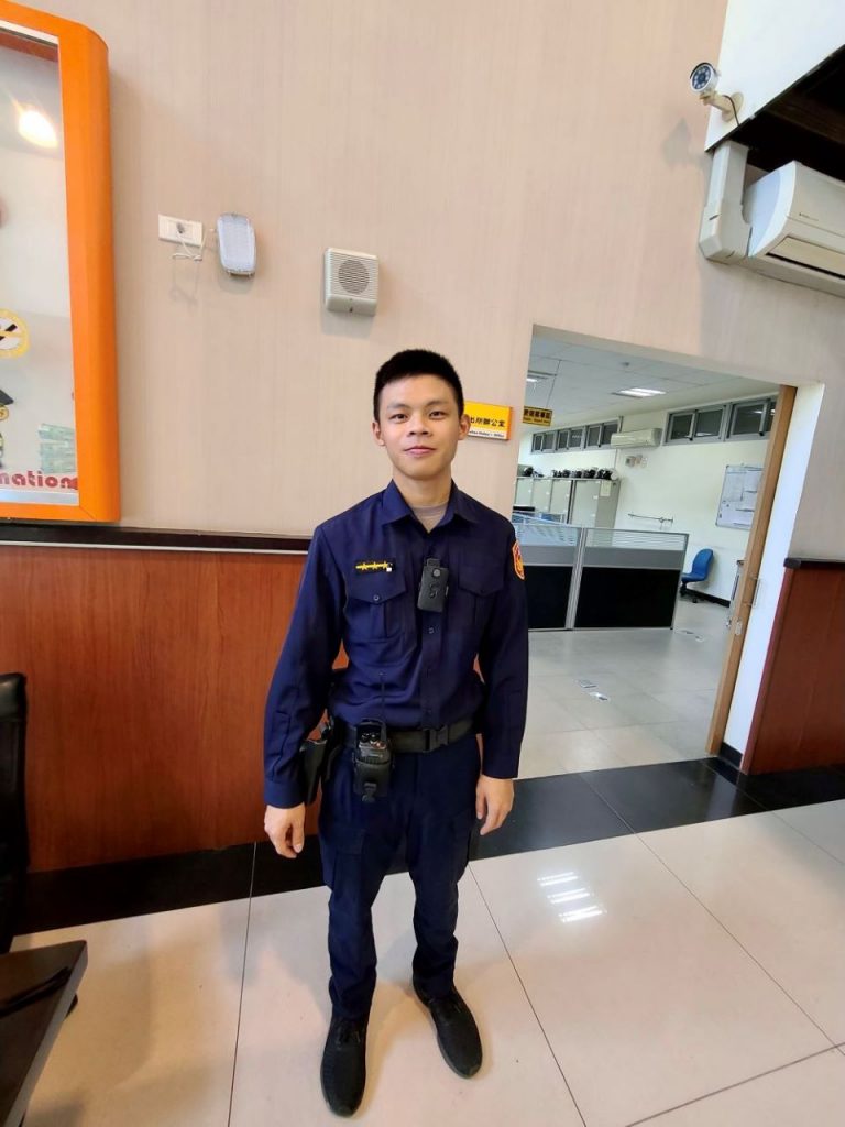 迷途翁呆坐活動中心內　暖警即時安置聯繫家屬