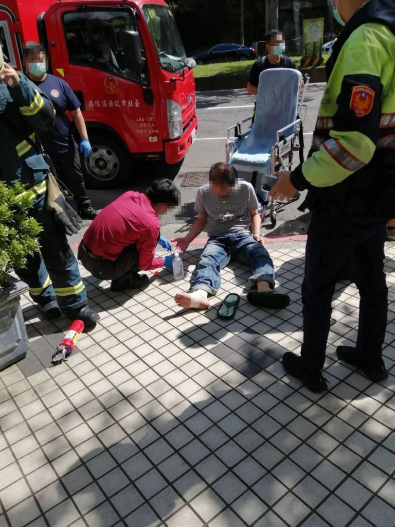 高嘉瑜服務處陳情 文創公司老闆突「汽油淋身｣急送醫