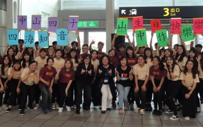 中山大學合唱快閃高鐵左營站 歌聲飄揚與旅客美好相遇 中山大學合唱快閃高鐵左營站 歌聲飄揚與旅客美好相遇
