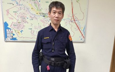 車輛拋錨路口阻車流　員警即時救援助脫困