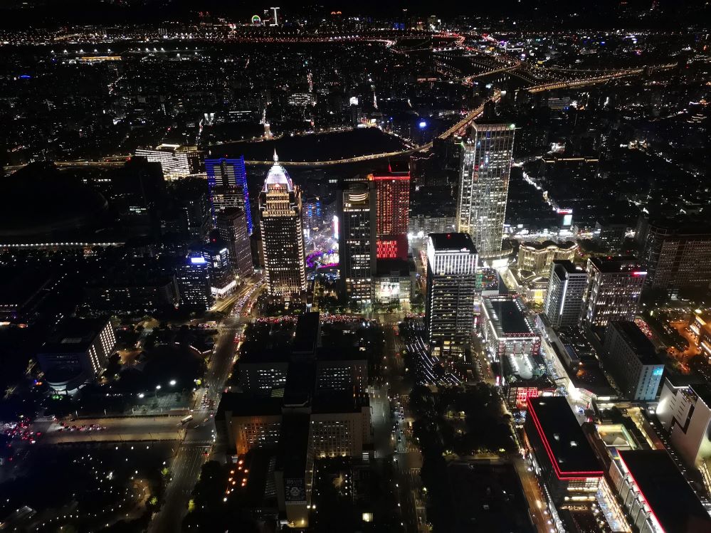 台北外宿節單身趴選在台北101的88樓舉辦，高空夜景增添浪漫氛圍