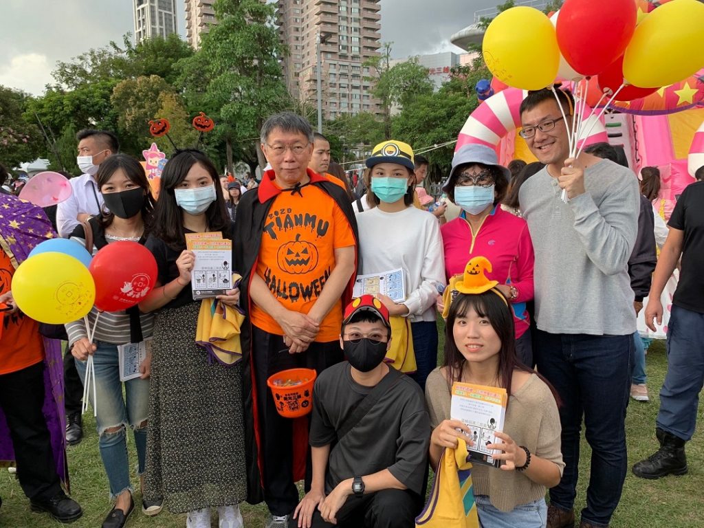 天母萬聖節嘉年華 法稅改革聯盟組團抓鬼 聲援竹北事件的志工黃媽媽 天母萬聖節嘉年華 法稅改革聯盟組團抓鬼 聲援竹北事件的志工黃媽媽