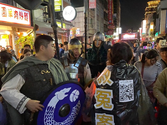 稅官貪財如魔鬼 法稅志工呼籲全民覺醒 稅官貪財如魔鬼 法稅志工呼籲全民覺醒