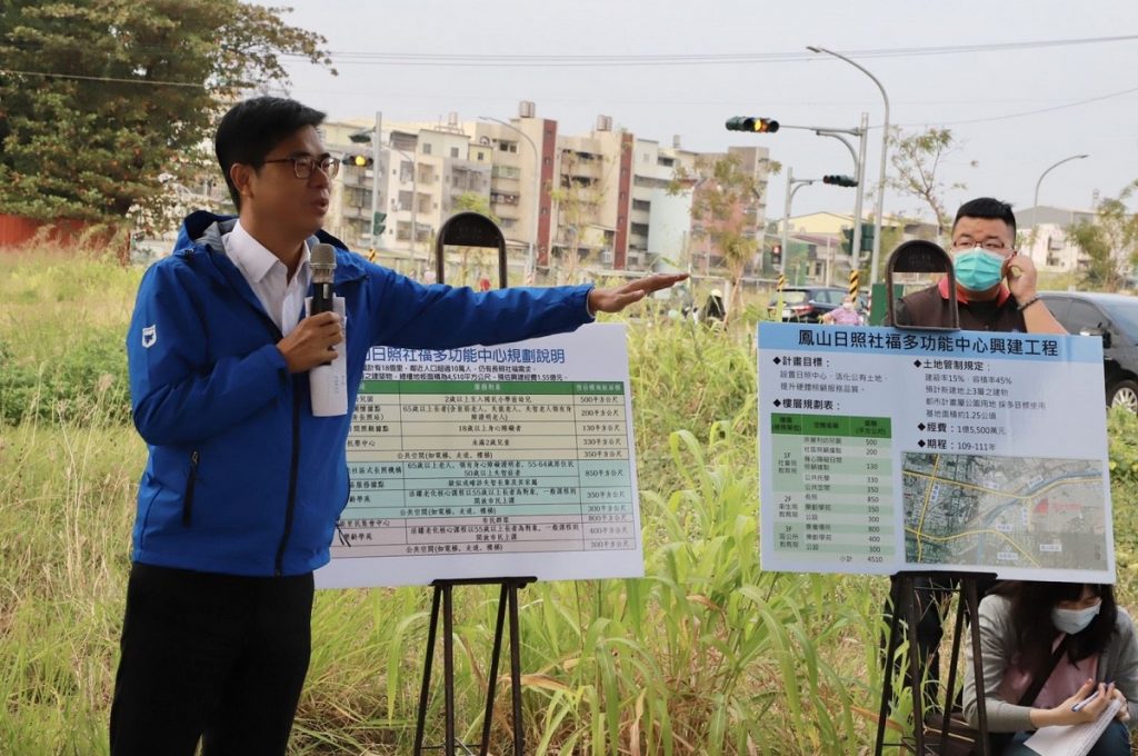 陳其邁視察鳳山日照社福多功能中心預定地