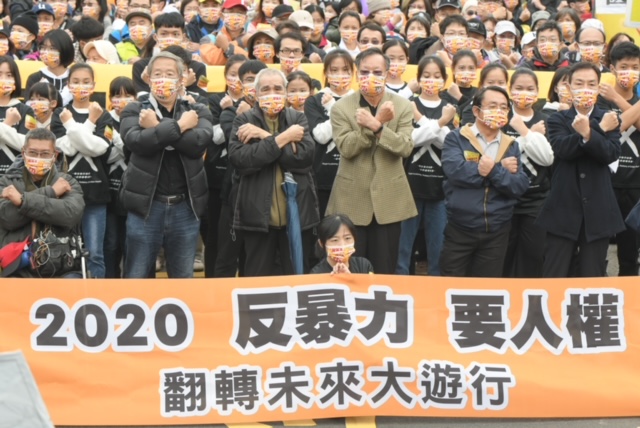 「吠」獎金　反鴨霸　群眾帶汪汪遊行　要求停止國家暴力