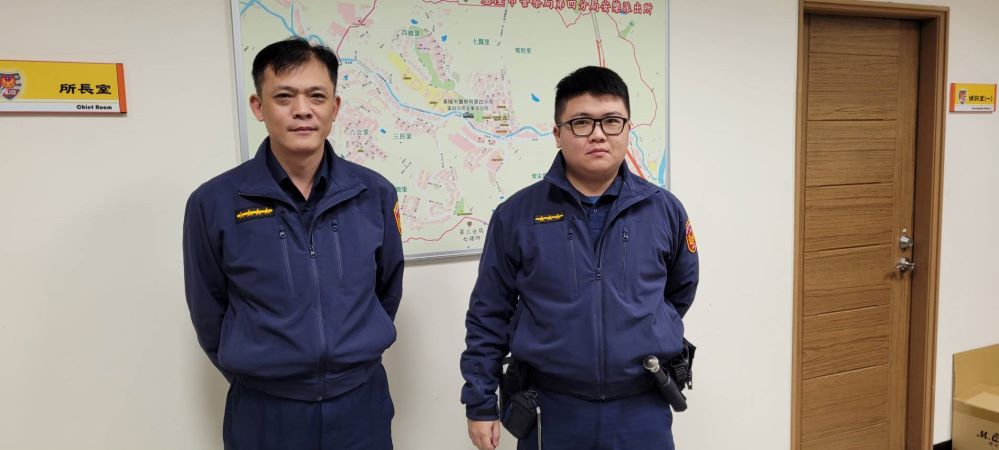 水管破裂坑洞碎石危行安，警冒暴雨即時管制協助排除