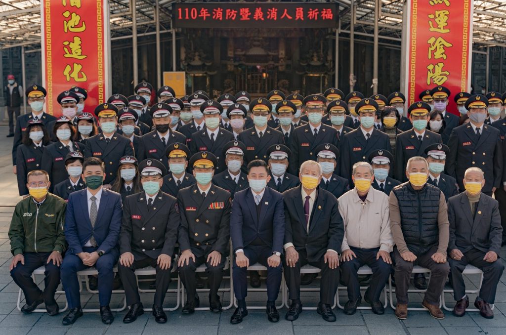 119前夕 林智堅率消防弟兄上香 祈求值勤平安