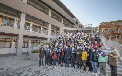 新竹香山高中馨岳樓啟用 　林智堅探訪湖畔教室「玻璃屋」