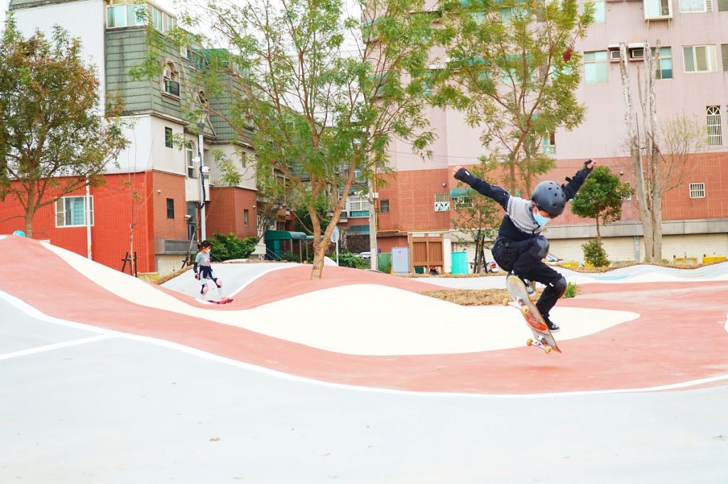竹北首座共融式公園　特公盟搶先遊具測試