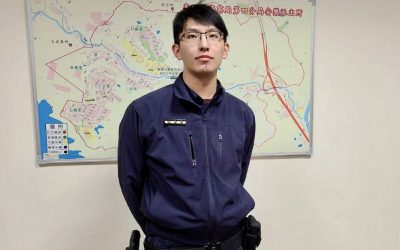 翁雨天騎車自摔　警扶助護送返家