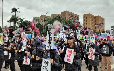 凱道法稅嘉年華遊行 創意造型諷刺鴨霸官員魚肉百姓? 凱道法稅嘉年華遊行 創意造型諷刺鴨霸官員魚肉百姓?