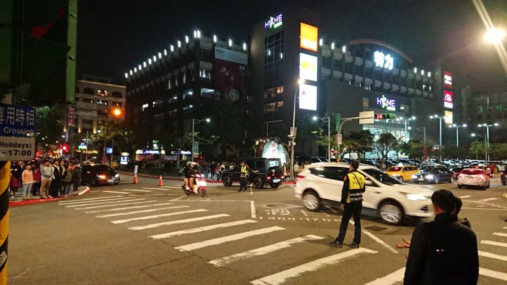 員警現場交通疏導照