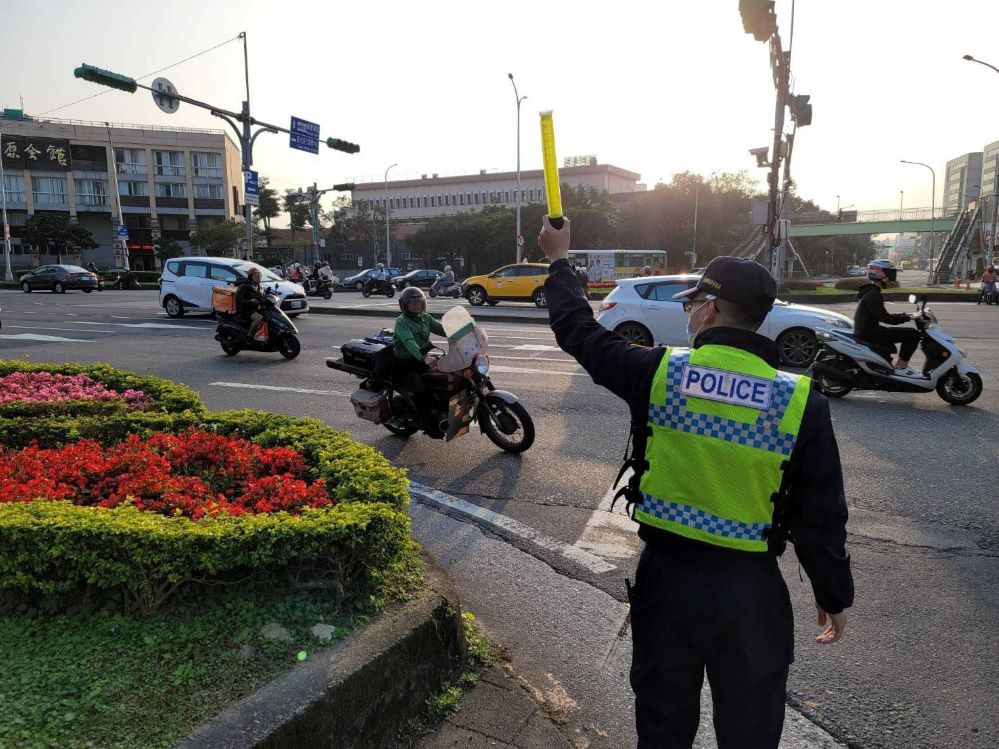 春節保母不打烊 南港交通「警」順暢 春節保母不打烊 南港交通「警」順暢