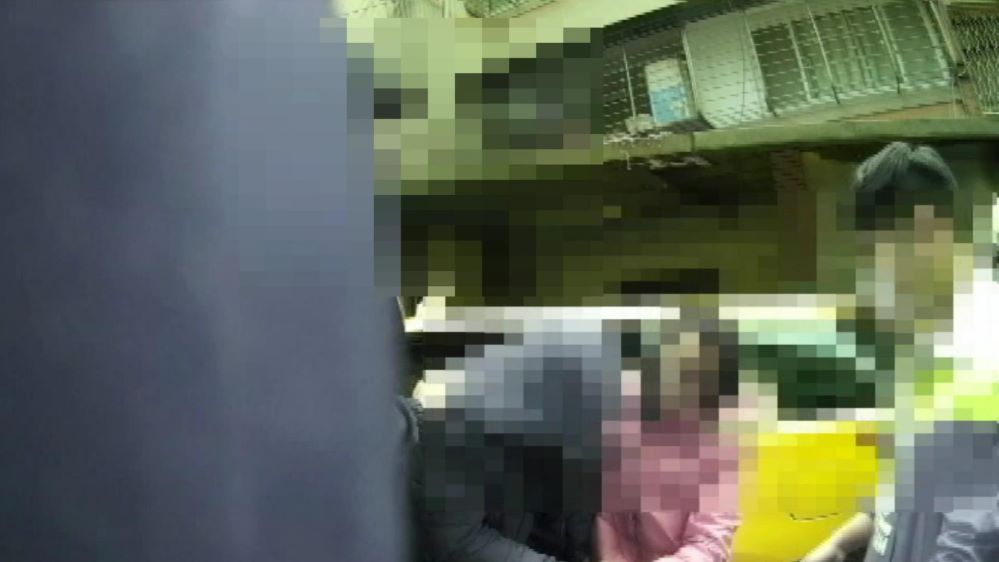 由家人協助返家