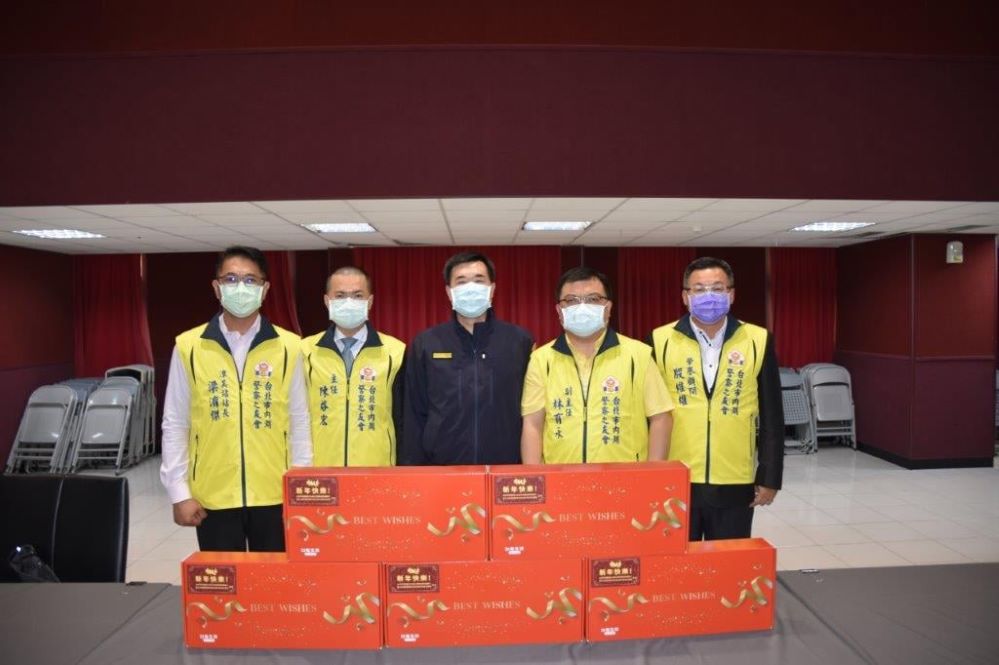 警友會貴賓與內湖分局長合影