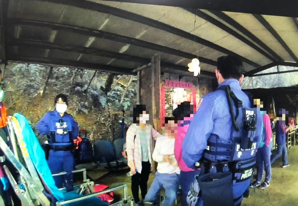 協助救護人員送醫