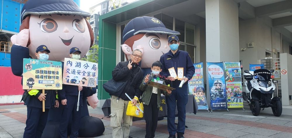 圖一：內湖警於潭美國小宣導情形