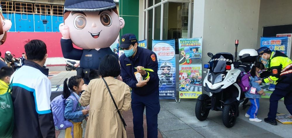 圖三：內湖警於潭美國小宣導情形
