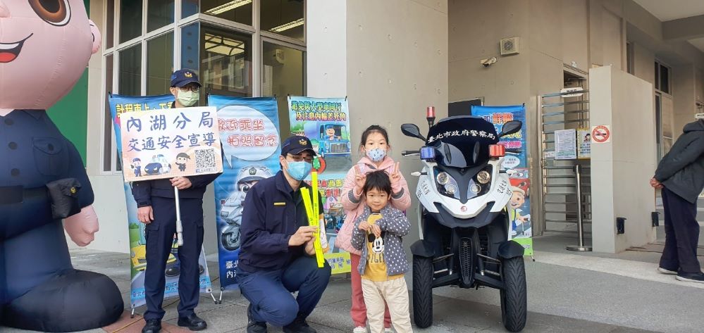 圖二：內湖警於潭美國小宣導情形