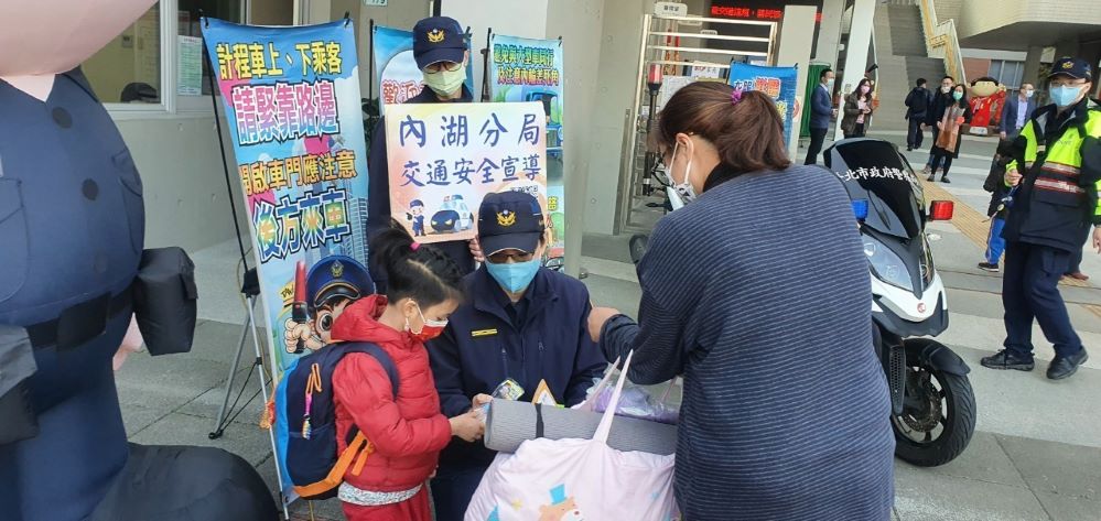 圖四：內湖警於潭美國小宣導情形
