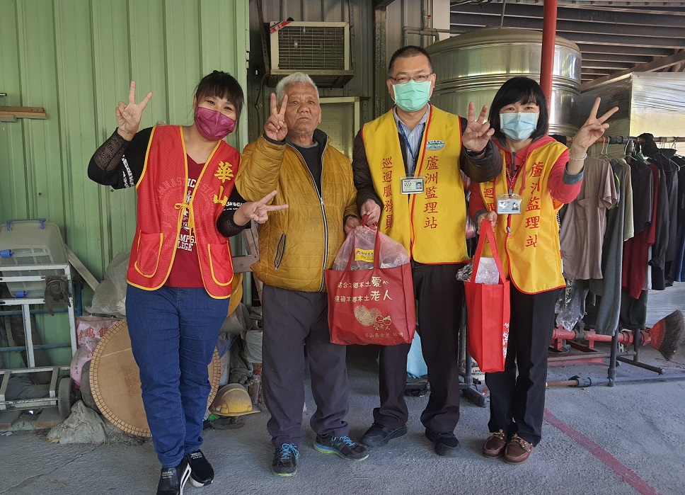 蘆洲監理站關懷長者送年菜 宣導高齡換照 蘆洲監理站關懷長者送年菜 宣導高齡換照