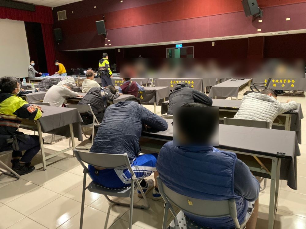 現場賭客帶返分局