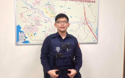 八旬老翁無助呆坐加油站前　警獲報護返溫暖的家