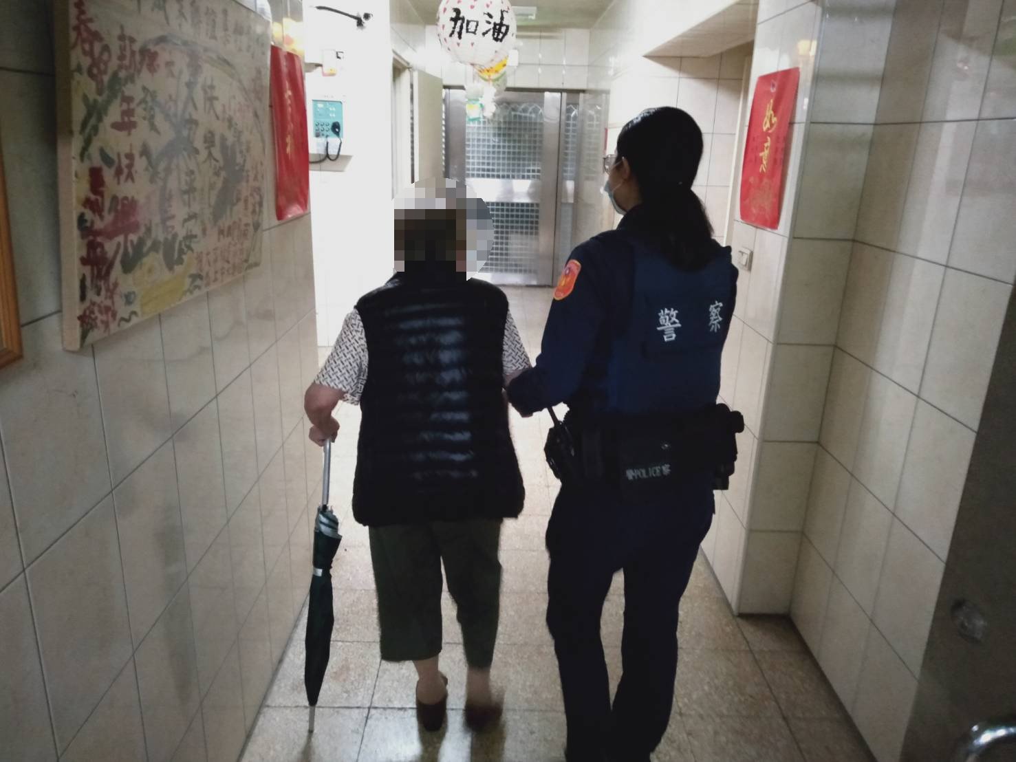 護送協助迷途老人返家