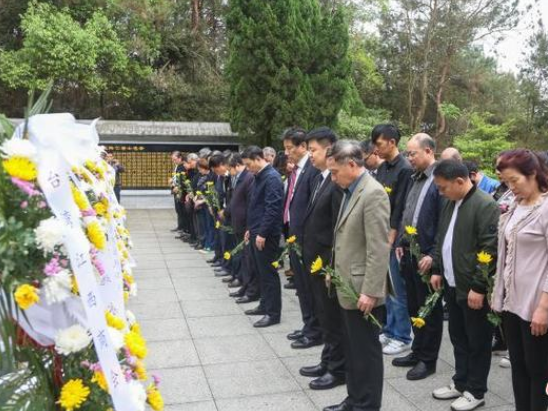 兩岸黃埔後代齊聚將士陵園 公祭“上高會戰”抗日英烈 兩岸黃埔後代齊聚將士陵園 公祭“上高會戰”抗日英烈