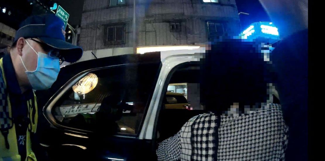 圖：熱心警協助返家