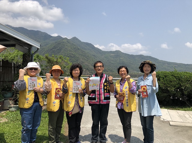 法盟志工訪台東 推「廢獎金 救冤案 護人權」連署 法盟志工訪台東 推「廢獎金 救冤案 護人權」連署