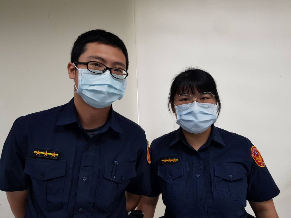 警和死神搶命　機智奪刀防制自傷