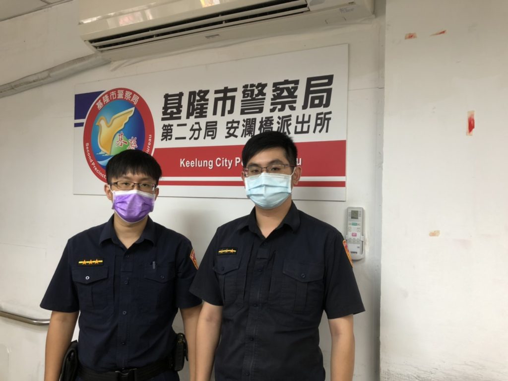 鐵皮圍牆搖搖欲墜　基警協助排除障礙