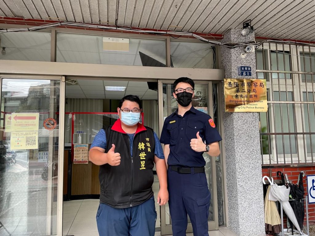 議員協助消毒　警讚病媒蚊蟲跑光光！