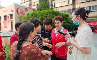 魏俊英攜弟子赴新鄉職教中心安置點慰問受災群眾