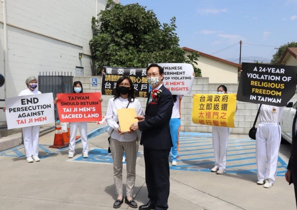 25年冤屈!僑委會委員長接受美國太極門弟子陳情 25年冤屈!僑委會委員長接受美國太極門弟子陳情