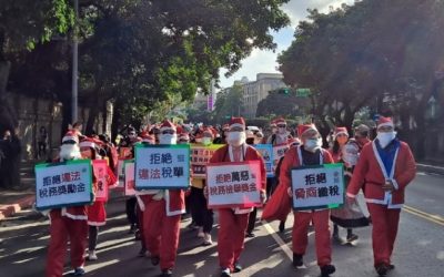 聖誕老人送禮來 「賦稅有人權 稅稅都平安」 聖誕老人送禮來 「賦稅有人權 稅稅都平安」