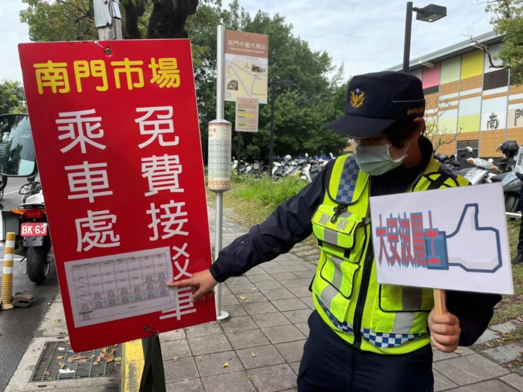 趕辦年貨湧車潮 大眾運輸免煩惱 趕辦年貨湧車潮 大眾運輸免煩惱