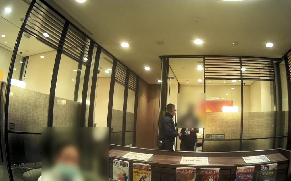 警方向許民宣導防詐觀念