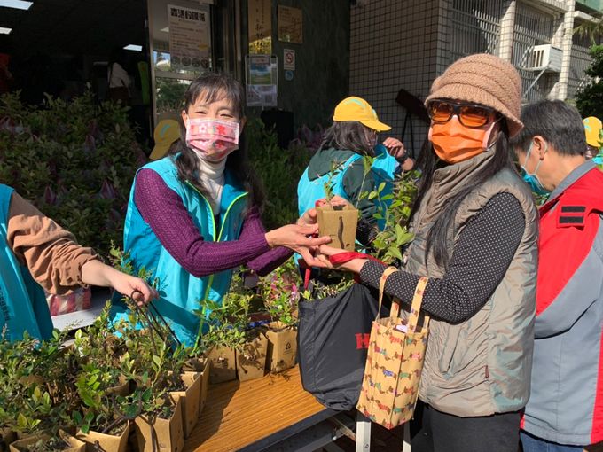 響應植樹減碳愛地球 新竹林管處贈苗5,000多株 響應植樹減碳愛地球 新竹林管處贈苗5,000多株