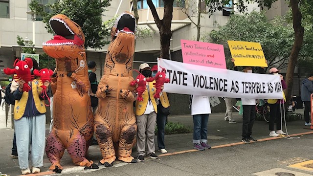 兩公約國際審查登場 民團場外抗議:行政權暴力和戰爭一樣可怕 兩公約國際審查登場 民團場外抗議:行政權暴力和戰爭一樣可怕