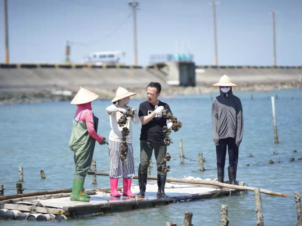全台最美蚵農 童顏女神李佳穎現身嘉義 全台最美蚵農 童顏女神李佳穎現身嘉義