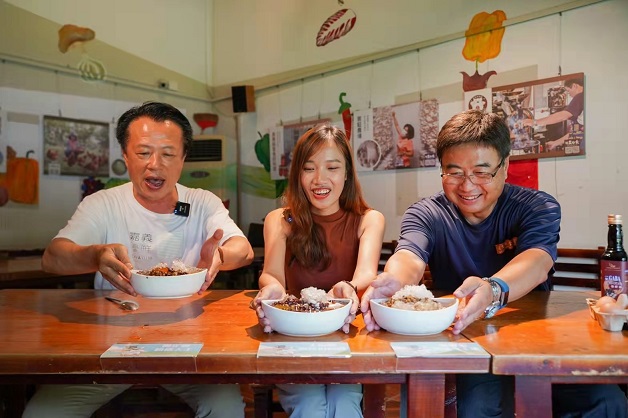 越南正妹好行遊「嘉」 古早味冰品吃到飽 越南正妹好行遊「嘉」 古早味冰品吃到飽
