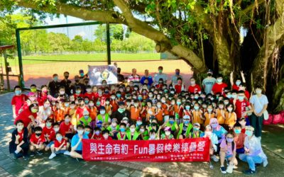 崇仁醫專志工團隊x樂樂棒球營小選手一同熱情揮灑汗水　其樂融融