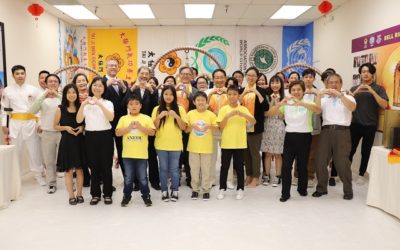 中秋團聚好念傳善心 加州州參議員Josh Newman在LA鳴響和平鐘 中秋團聚好念傳善心 加州州參議員Josh Newman在LA鳴響和平鐘