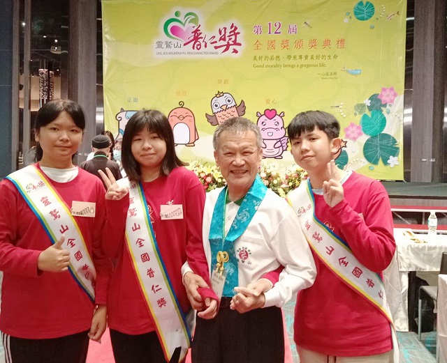 退休校長陳正光傳揚愛與感恩　協助逆境學子度難關