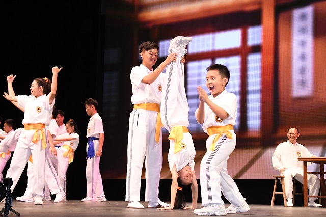 Energy Boy 散發滿滿正能量 熱血為全球祈福 Energy Boy 散發滿滿正能量 熱血為全球祈福