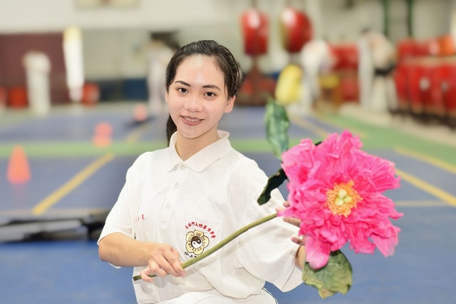 台北女子化身牡丹仙子賜福大地 台北女子化身牡丹仙子賜福大地