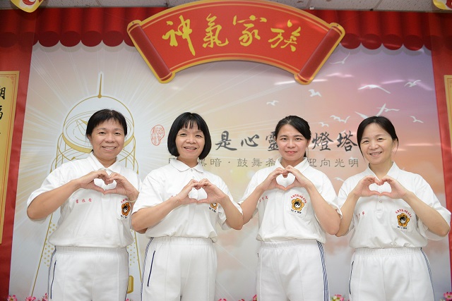四姊妹同台獻聲祈福　唱和平祝禱安定人心