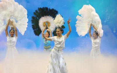 女工程師化身孔雀與仙子 盼良善種子遍地開花 溫暖人間 女工程師化身孔雀與仙子 盼良善種子遍地開花 溫暖人間
